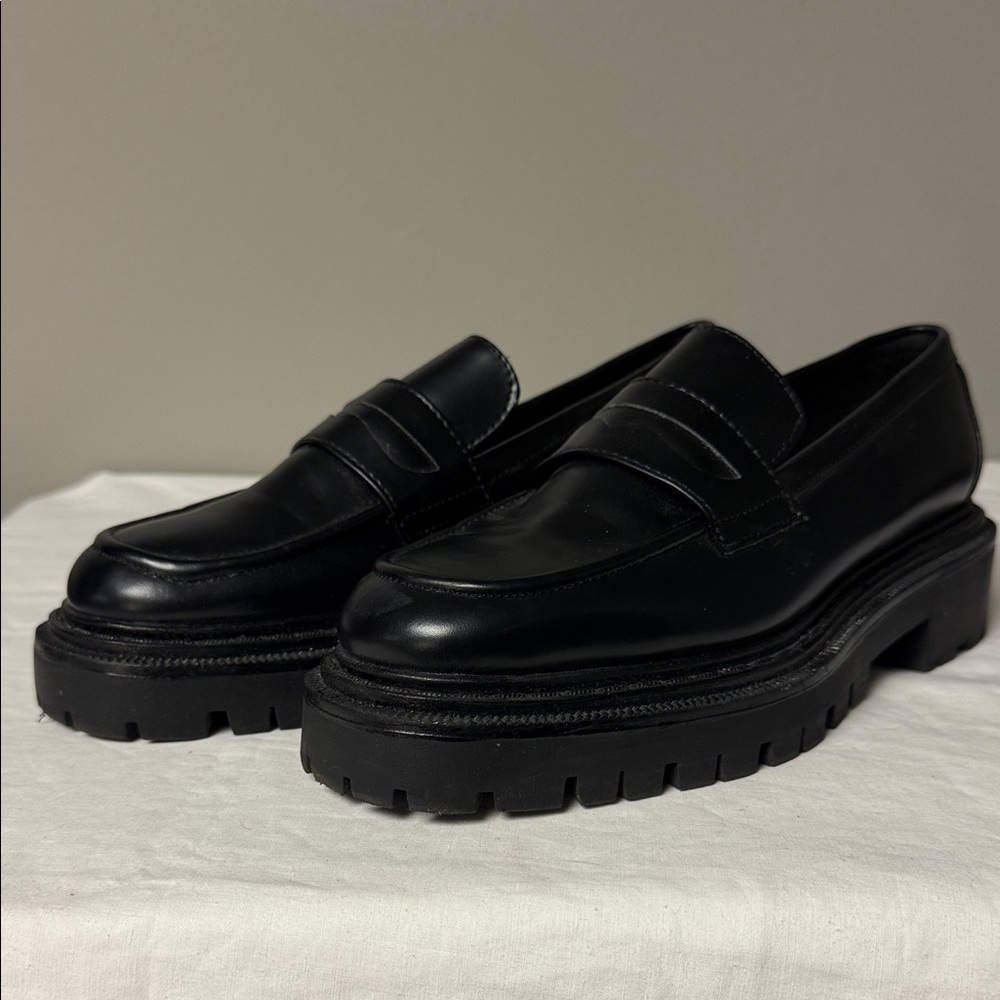 H&M Black Chunky Penny Loafers Size 40 – EUC, Modern Minimalist Style